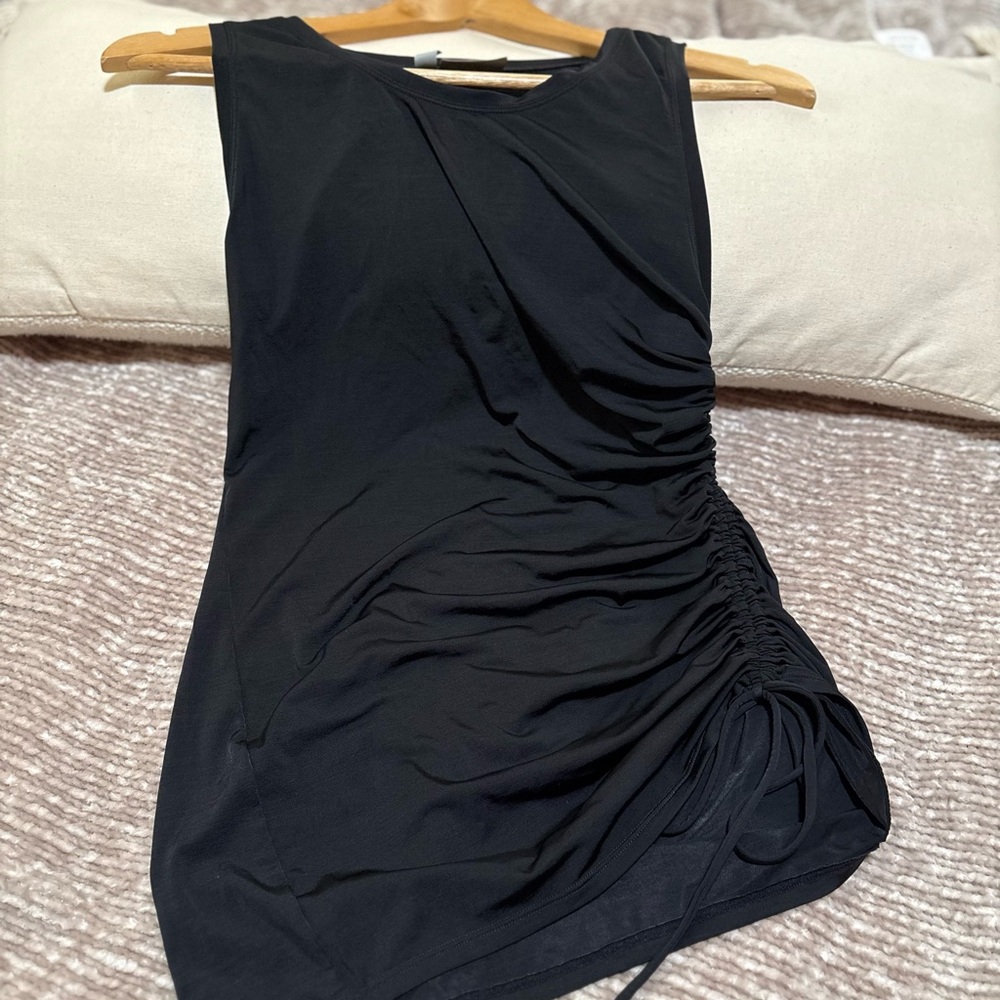 Athleta Asymmetrical Swim Rashguard Tank Top. Black. Size XS - Picture 3 of 4